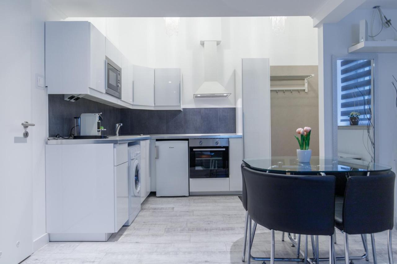 בודפשט Sleek Minimalist Studio At Inner City מראה חיצוני תמונה