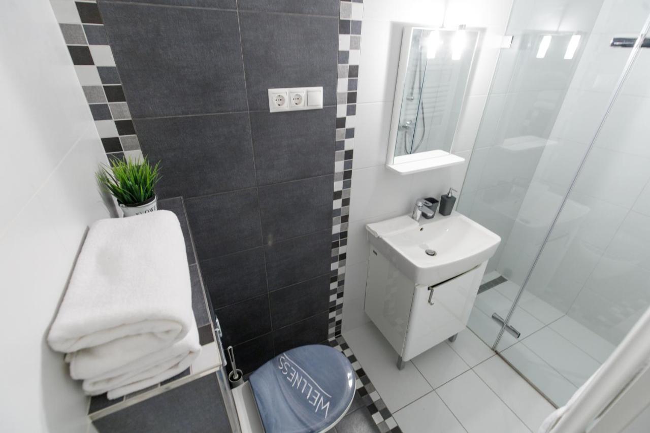בודפשט Sleek Minimalist Studio At Inner City מראה חיצוני תמונה