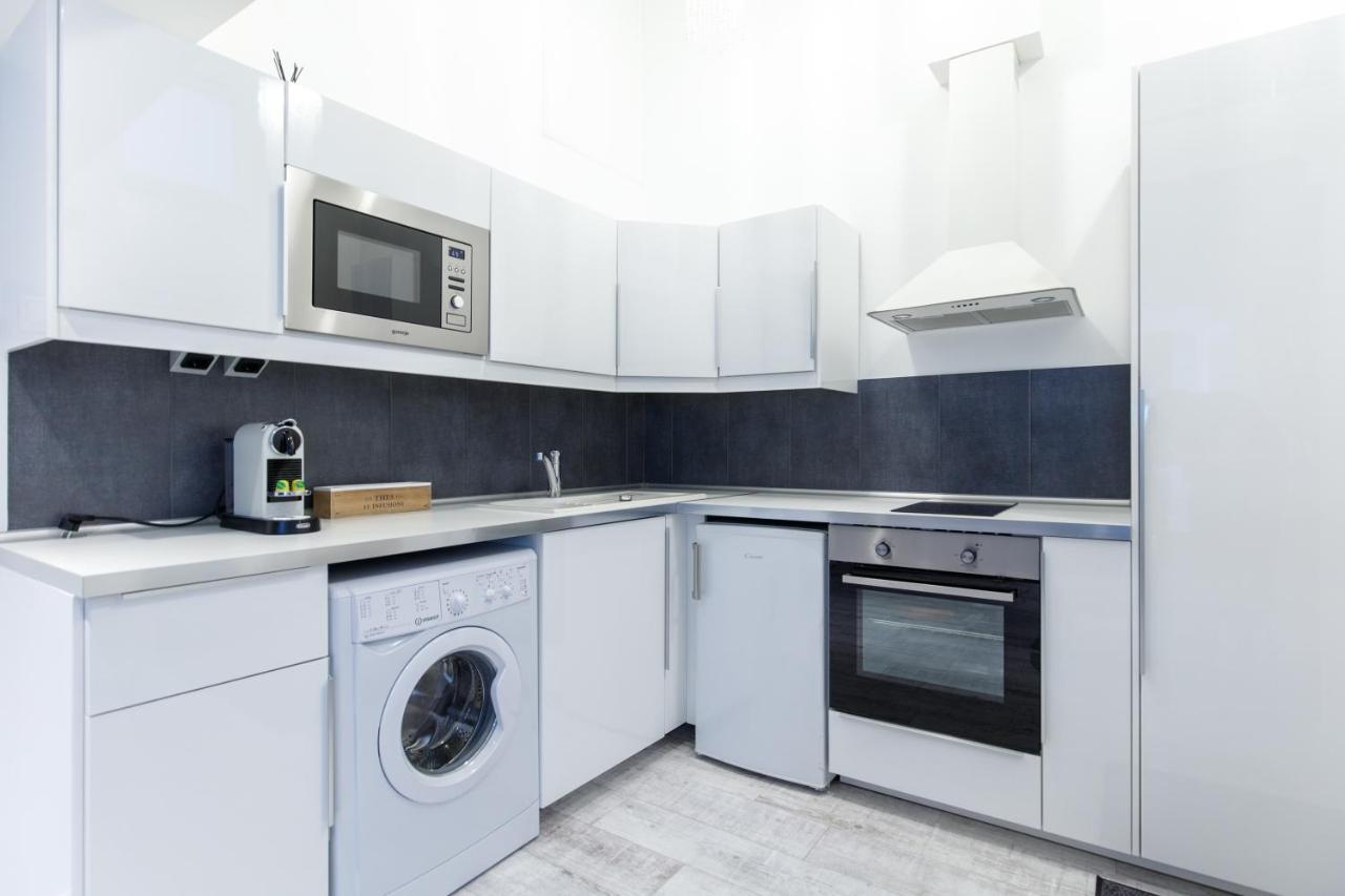 בודפשט Sleek Minimalist Studio At Inner City מראה חיצוני תמונה