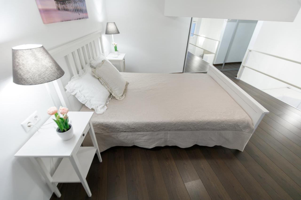בודפשט Sleek Minimalist Studio At Inner City מראה חיצוני תמונה