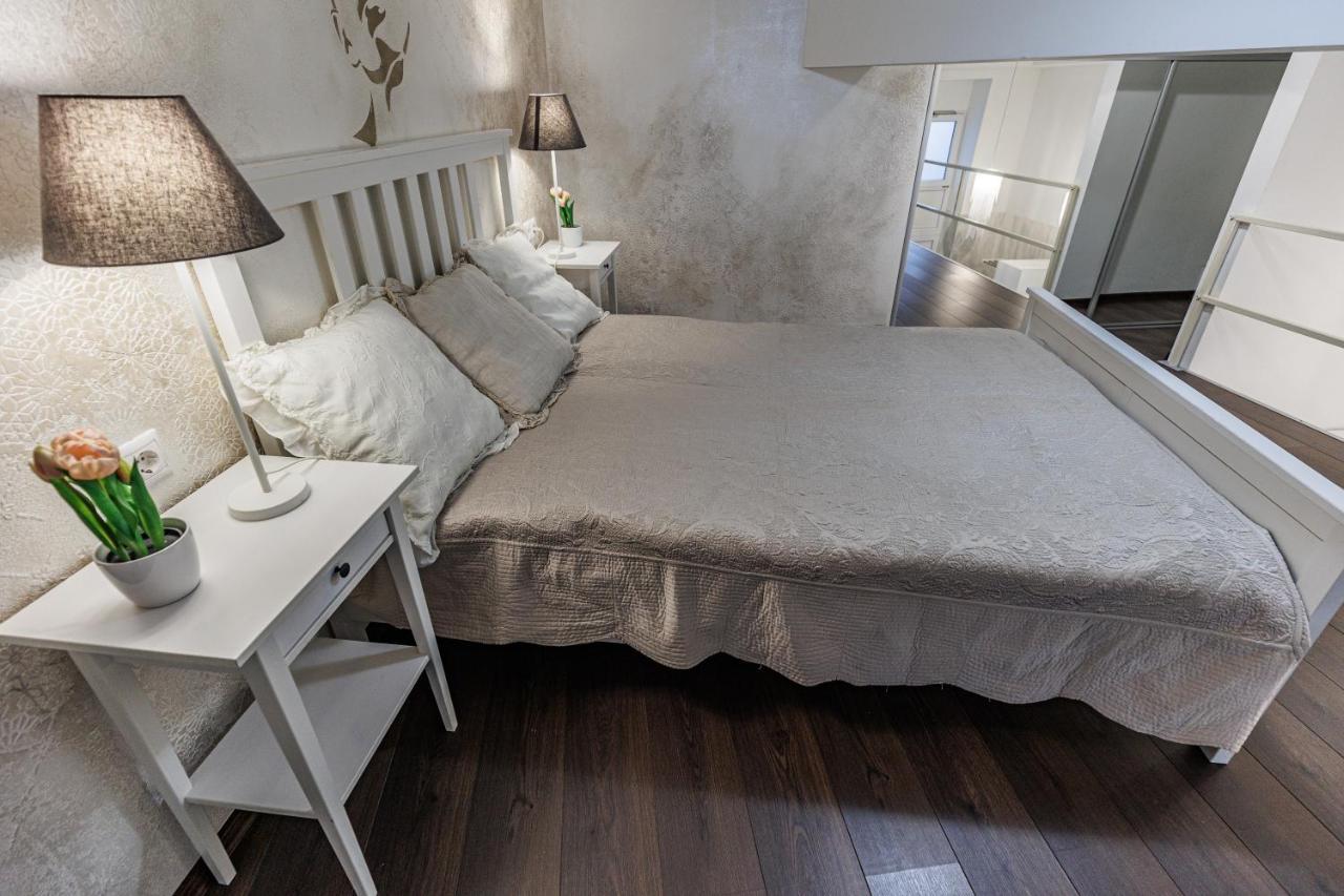 בודפשט Sleek Minimalist Studio At Inner City מראה חיצוני תמונה