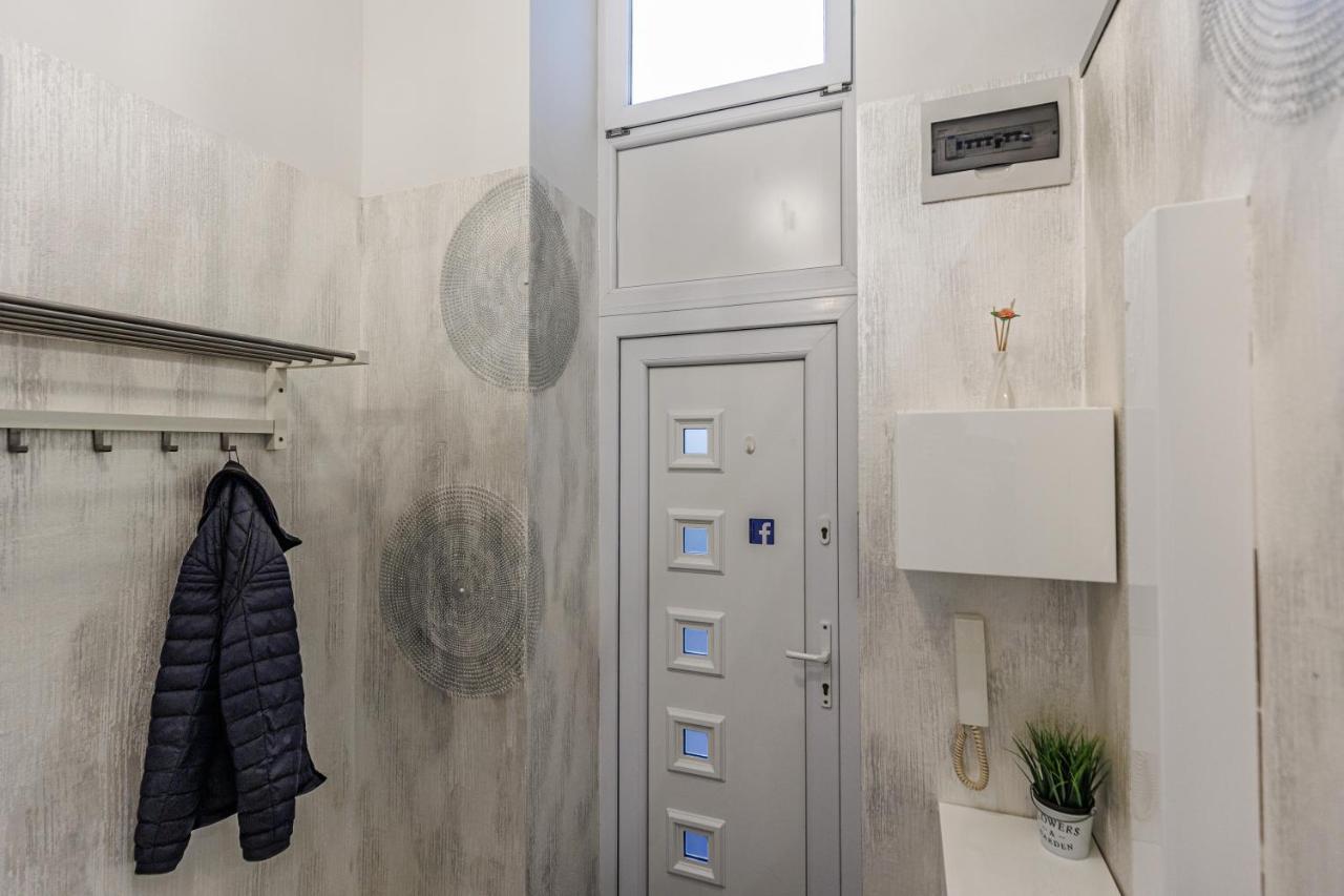 בודפשט Sleek Minimalist Studio At Inner City מראה חיצוני תמונה
