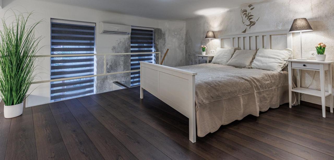 בודפשט Sleek Minimalist Studio At Inner City מראה חיצוני תמונה