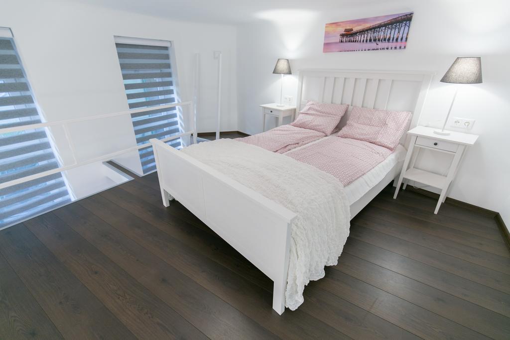 בודפשט Sleek Minimalist Studio At Inner City מראה חיצוני תמונה