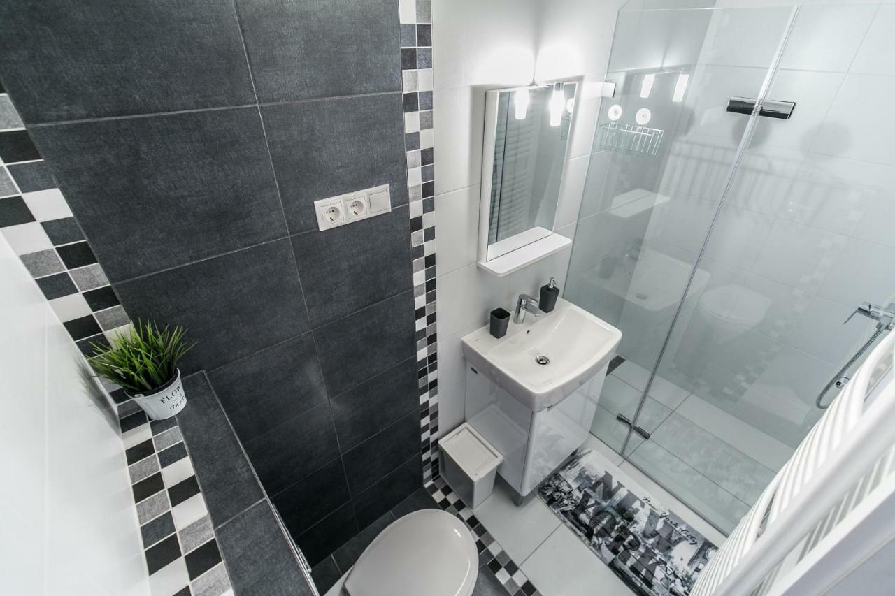 בודפשט Sleek Minimalist Studio At Inner City מראה חיצוני תמונה